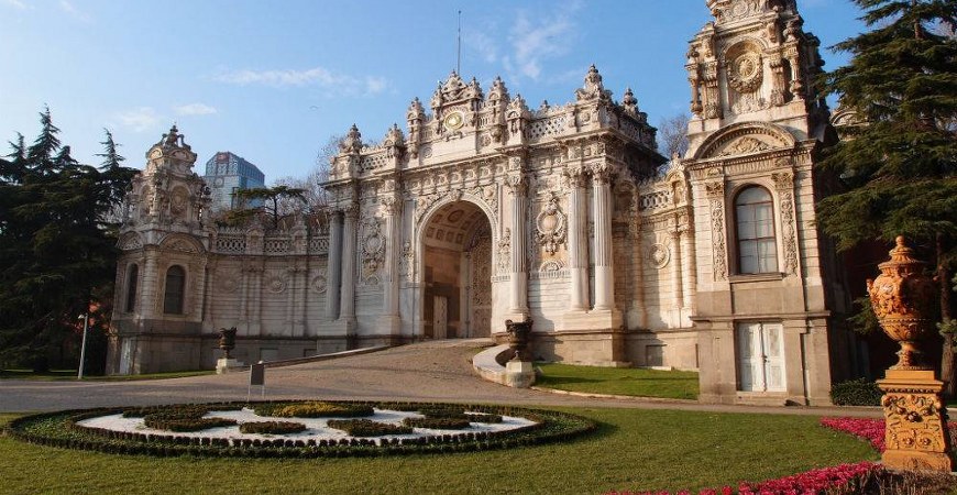 Dolmabahce Palace, Bosphorus Cruise & Cable Car Tour
