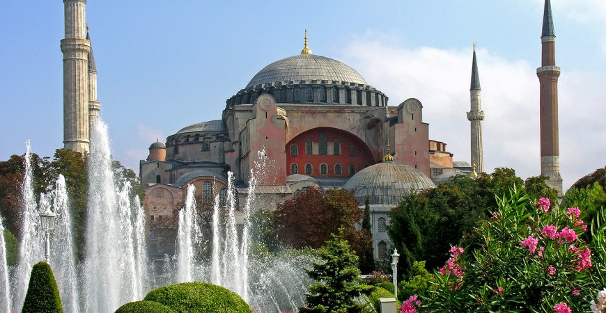 Hagia Sophia Istanbul is including our morning Sultanahmet tours.